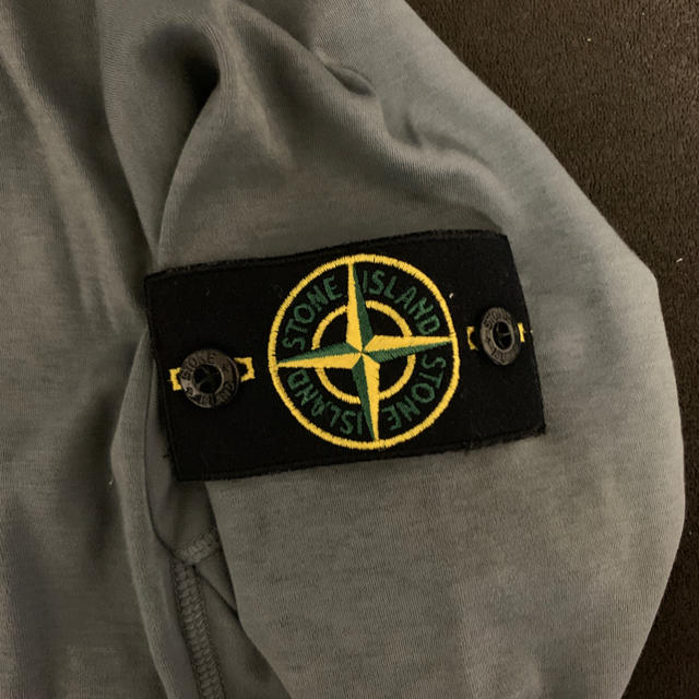 STONE ISLAND(ストーンアイランド)のstone island ロンT グレー ストーンアイランド メンズのトップス(Tシャツ/カットソー(七分/長袖))の商品写真