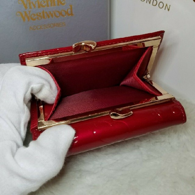 Vivienne Westwood(ヴィヴィアンウエストウッド)の【新品/未使用/正規品】ヴィヴィアン・ウエストウッド/折り財布/赤/エナメル レディースのファッション小物(財布)の商品写真