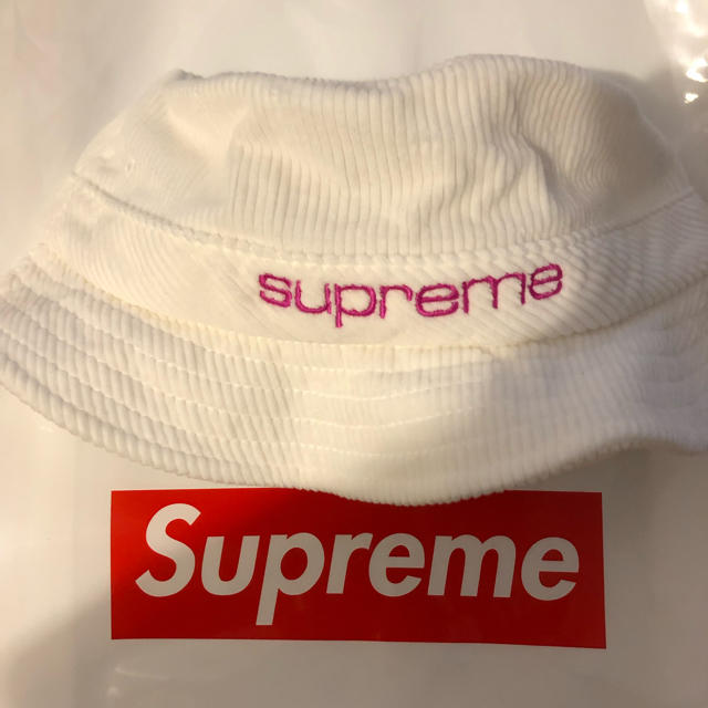 Supreme(シュプリーム)のsupreme Compact Logo Corduroy Crusher 白 メンズの帽子(ハット)の商品写真