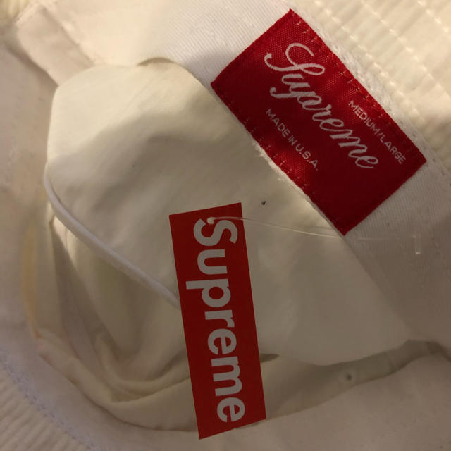 Supreme(シュプリーム)のsupreme Compact Logo Corduroy Crusher 白 メンズの帽子(ハット)の商品写真