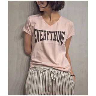 トゥデイフル(TODAYFUL)のtodayfulピンクtシャツvネック(Tシャツ(半袖/袖なし))