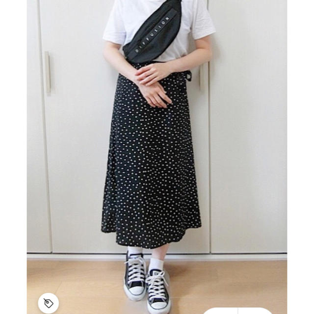 GU(ジーユー)のGU ドットフレアミディスカート レディースのスカート(ひざ丈スカート)の商品写真