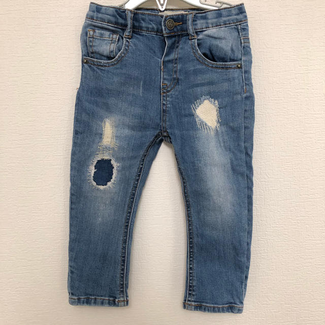 ZARA KIDS(ザラキッズ)のZARA Babyboy ダメージデニムパンツ 18〜24m キッズ/ベビー/マタニティのキッズ服男の子用(90cm~)(パンツ/スパッツ)の商品写真