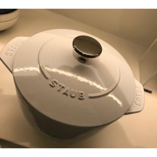 ストウブ(STAUB)の《専用》staub ココットde GOHAN M ホワイト(鍋/フライパン)