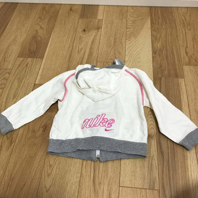 NIKE(ナイキ)のナイキ パーカー 90cm キッズ/ベビー/マタニティのキッズ服女の子用(90cm~)(ジャケット/上着)の商品写真