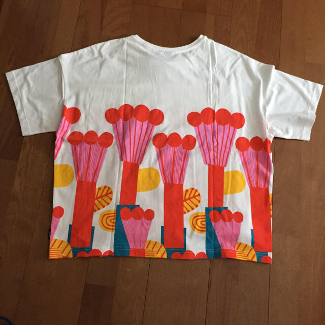 marimekko(マリメッコ)のmiliko0385さん専用marimekko TシャツXL＋イニスフリー レディースのトップス(Tシャツ(半袖/袖なし))の商品写真