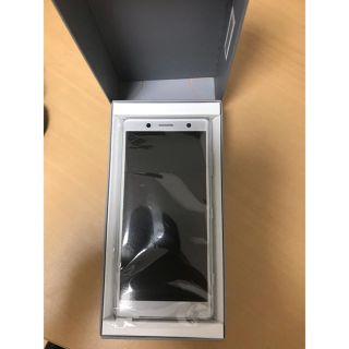 エヌティティドコモ(NTTdocomo)のドコモ新品Xperia XZ2compact 型番SO-05K シルバー (スマートフォン本体)