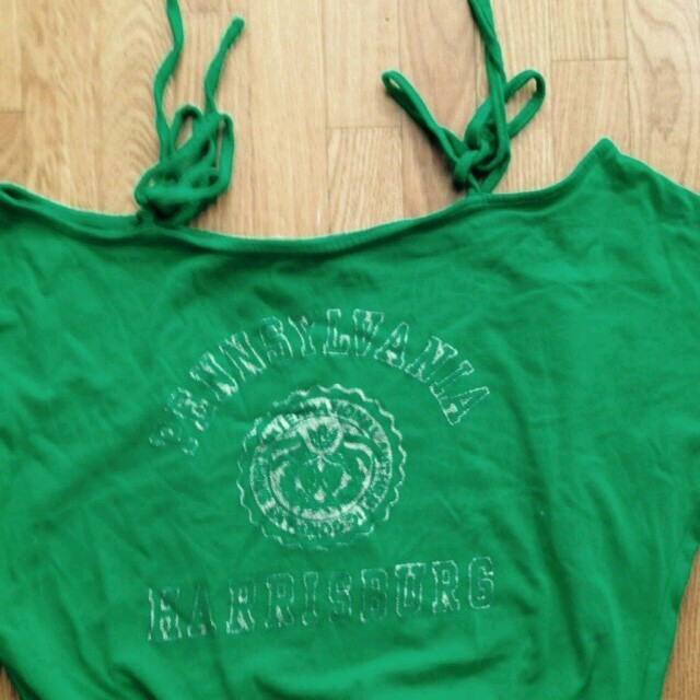 肩出し グリーン トップス レディースのトップス(Tシャツ(半袖/袖なし))の商品写真