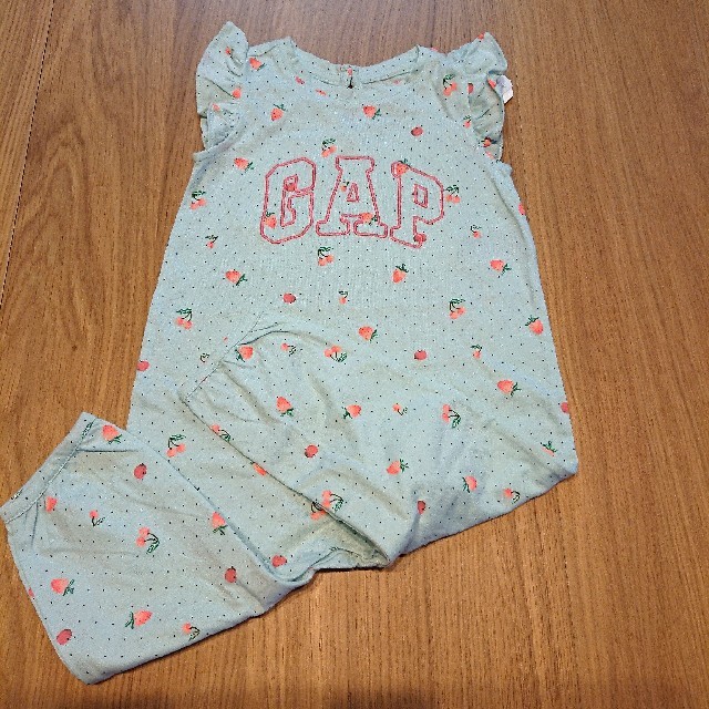 babyGAP(ベビーギャップ)の新品☆70 ベビーギャップ フルーツ柄 ロンパース キッズ/ベビー/マタニティのベビー服(~85cm)(ロンパース)の商品写真