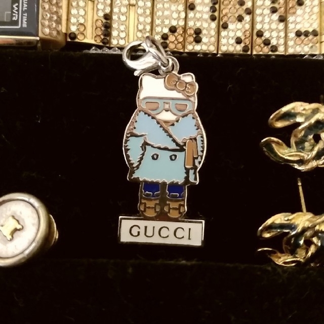 Gucci(グッチ)の レア 非売品 GUCCI ×HELLO KITTY チャーム   レディースのアクセサリー(チャーム)の商品写真