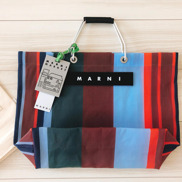 ★1番人気 MARNI ストライプバッグ 新色 ラッカーレッド 新品★レディース