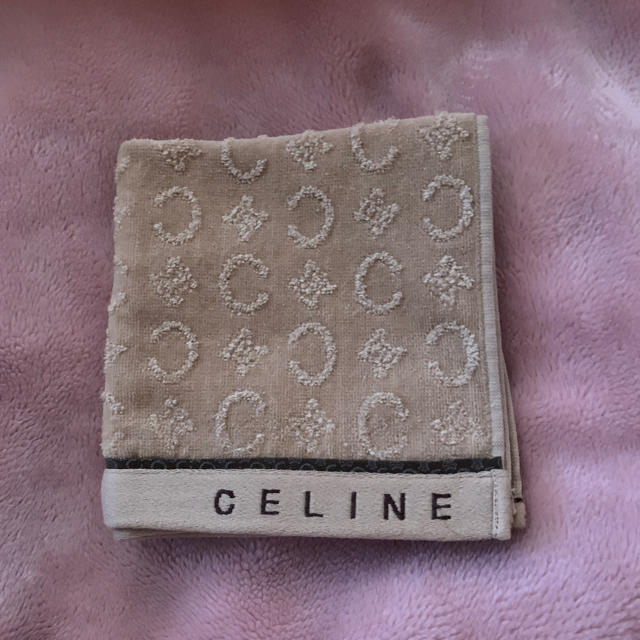 celine(セリーヌ)の【専用】CELINE ❤️ 新品未使用のタオルとGU新品未使用ピンクシューズ インテリア/住まい/日用品の日用品/生活雑貨/旅行(タオル/バス用品)の商品写真