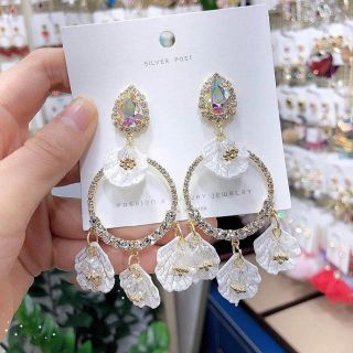 アメリヴィンテージ(Ameri VINTAGE)の値下げ！シェル 花びらピアス(ピアス)