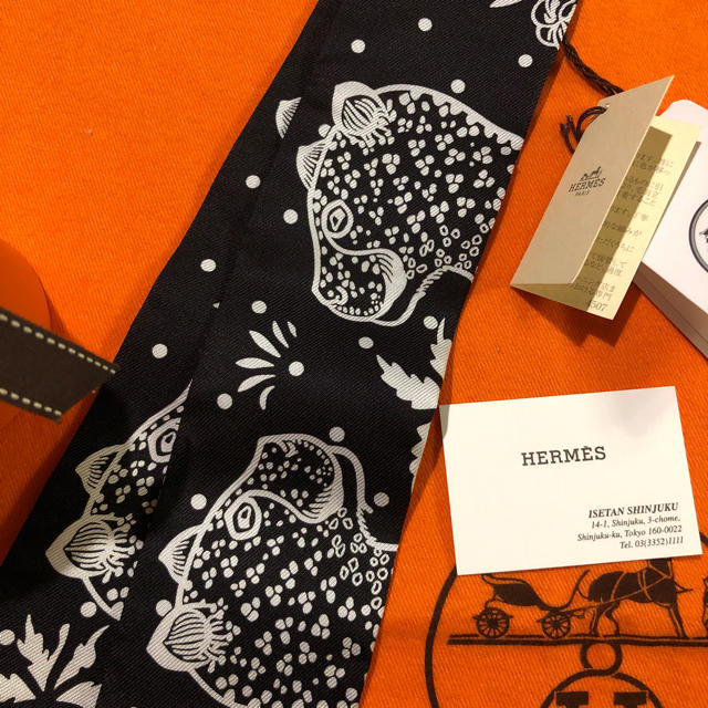 Hermes(エルメス)のふみ様専用❤️エルメス ツイリー   レオパード  レディースのファッション小物(バンダナ/スカーフ)の商品写真