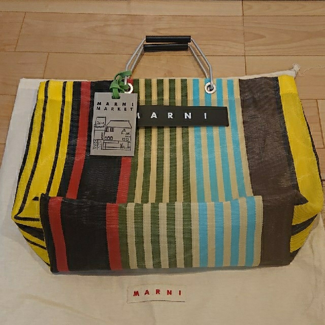 Marni(マルニ)のMARNI ○ トートバッグ ○ フラワーカフェ ○クーポン対象！ レディースのバッグ(かごバッグ/ストローバッグ)の商品写真