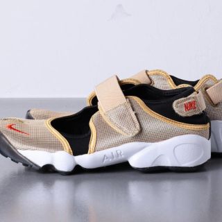 ゴールド ナイキ エアリフト スニーカー金黒 NIKE AIR RIFT22足袋