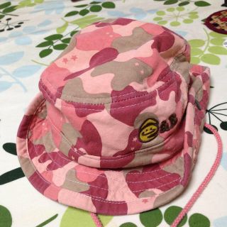エーアーベー(e.a.B)のeaBピンク迷彩柄帽子48cm(その他)
