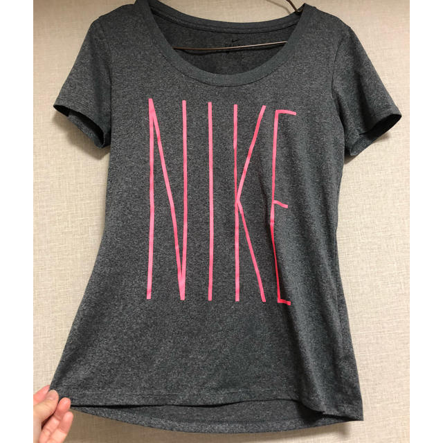 NIKE(ナイキ)のナイキ Tシャツ レディースのトップス(Tシャツ(半袖/袖なし))の商品写真