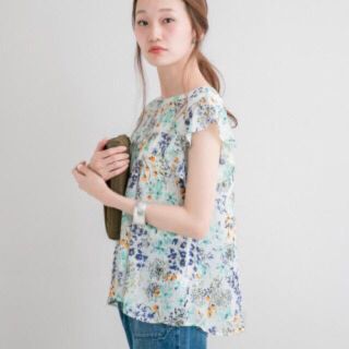 アーバンリサーチ(URBAN RESEARCH)の【美品】URBAN RESEARCH フラワープリントブラウス(シャツ/ブラウス(半袖/袖なし))