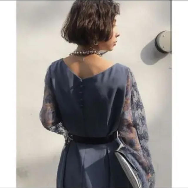 Ameri VINTAGE(アメリヴィンテージ)のAmeri VINTAGE LACE SLEEVE REFINED DRESS レディースのワンピース(ロングワンピース/マキシワンピース)の商品写真