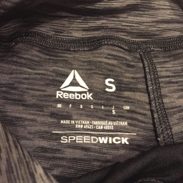 Reebok(リーボック)のReebok リーボック キレイフィットタイツ グレー スポーツ/アウトドアのトレーニング/エクササイズ(ヨガ)の商品写真