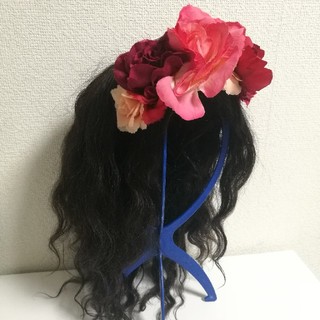 エイチアンドエム(H&M)のエイチアンドエムヘアバンド花　バラ(ヘアバンド)