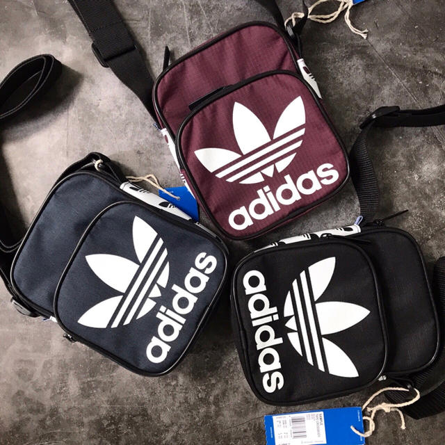 adidas(アディダス)の[アディダス オリジナルス] adidas 男女兼用 ミニバッグ  レディースのバッグ(リュック/バックパック)の商品写真