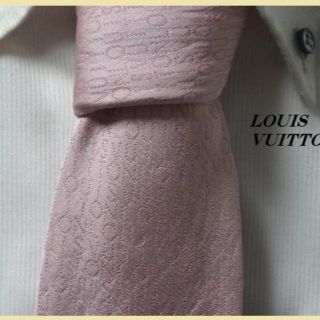 ルイヴィトン(LOUIS VUITTON)の大人気★ルイヴィトン★【ロゴ総柄ピンク】最高級ネクタイ★クリーニング済★(ネクタイ)