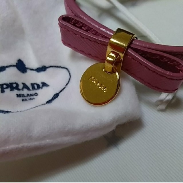 PRADA(プラダ)のみっちゃん様専用⭐本物⭐新品⭐プラダ　PRADA　ブレスレット　ピンク　リボン　 レディースのアクセサリー(ブレスレット/バングル)の商品写真