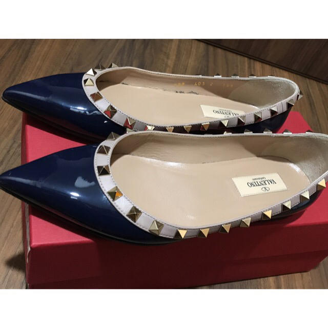 VALENTINO(ヴァレンティノ)の♡♡♡様購入♡美品♡ヴァレンティノ ロックスタッズパンプス レディースの靴/シューズ(ハイヒール/パンプス)の商品写真