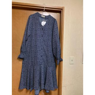 メルロー(merlot)の新品、タグ付き  小花柄ワンピース(ロングワンピース/マキシワンピース)