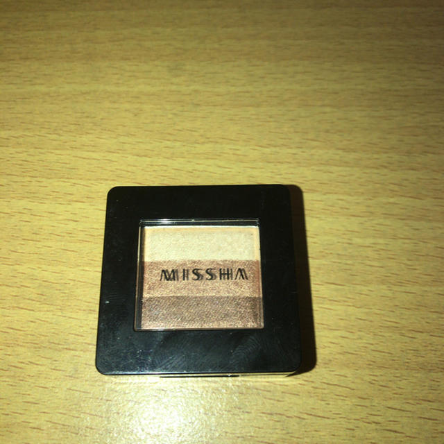 MISSHA(ミシャ)の新品未使用品 MISSHA トリプルアイシャドウ コスメ/美容のベースメイク/化粧品(アイシャドウ)の商品写真