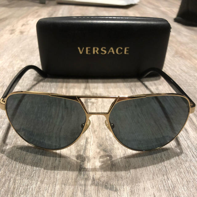 VERSACE(ヴェルサーチ)のヴェルサーチ ティアドロップサングラス メンズのファッション小物(サングラス/メガネ)の商品写真