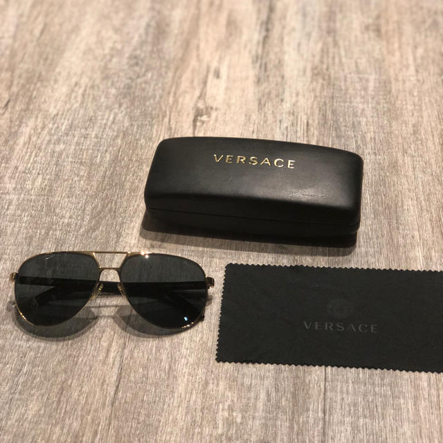 VERSACE(ヴェルサーチ)のヴェルサーチ ティアドロップサングラス メンズのファッション小物(サングラス/メガネ)の商品写真