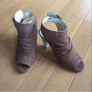 モードエジャコモ(Mode et Jacomo)のMODE ET JACOMO   美品☆スエード   22.5センチお値下げ(サンダル)