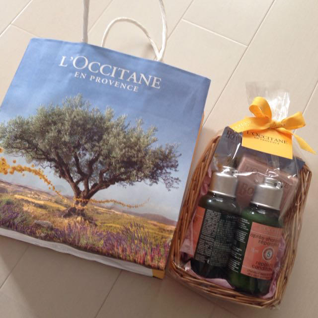 L'OCCITANE(ロクシタン)のロクシタンシャンプーギフトセット新品 コスメ/美容のヘアケア/スタイリング(シャンプー)の商品写真