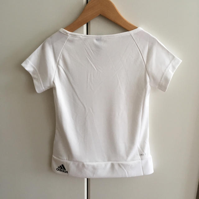 adidas(アディダス)の新品 adidas Tシャツ キッズ/ベビー/マタニティのキッズ服女の子用(90cm~)(Tシャツ/カットソー)の商品写真