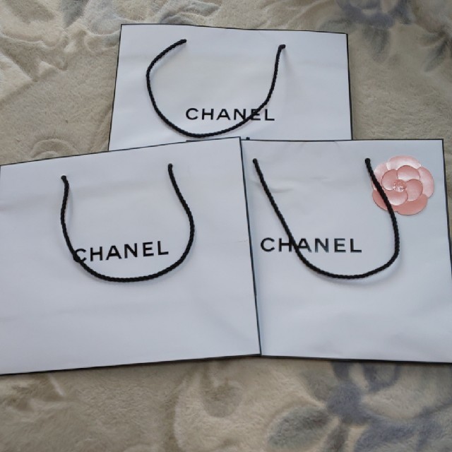 CHANEL(シャネル)の【M様専用】CHANEL紙袋3枚セット レディースのバッグ(ショップ袋)の商品写真