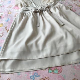 トゥービーシック(TO BE CHIC)のTO BE CHIC 💖ウエストリボンが上品な二段ソフトフレアーゆったり結婚式(ひざ丈スカート)