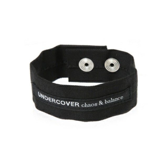 UNDERCOVER(アンダーカバー)のアンダーカバー　under cover  リストバンド　黒 メンズのアクセサリー(ブレスレット)の商品写真
