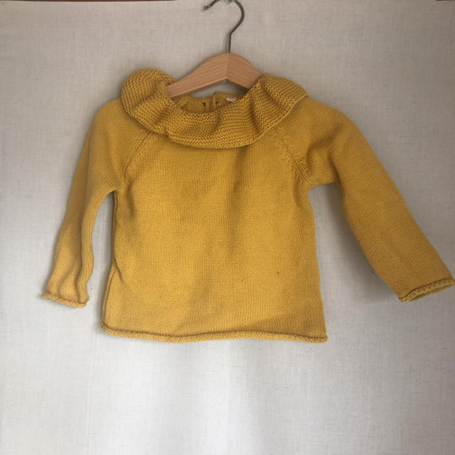 ZARA KIDS(ザラキッズ)の襟フリル ニット イエロー 80 キッズ/ベビー/マタニティのベビー服(~85cm)(ニット/セーター)の商品写真