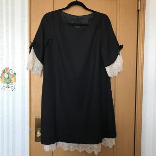 ブラックワンピースレース付新品(ひざ丈ワンピース)