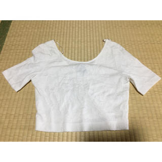 エイチアンドエム(H&M)の《H&M》ホワイト ショート丈トップス(Tシャツ(半袖/袖なし))
