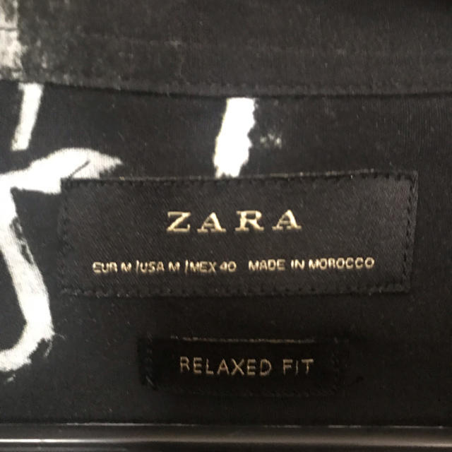 ZARA(ザラ)のZARA 花柄シャツ 黒 メンズのトップス(シャツ)の商品写真