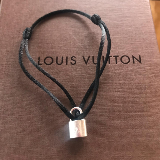 LOUIS VUITTON(ルイヴィトン)のルイヴィトン  ユニセフ ロックイット ブレスレット レディースのアクセサリー(ブレスレット/バングル)の商品写真