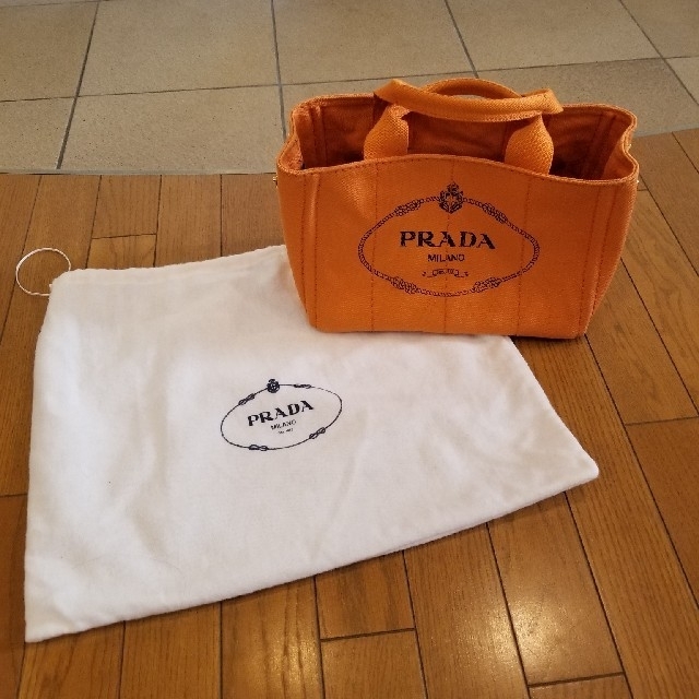 PRADA(プラダ)のPRADAプラダ　カナパトート　美品　オレンジ　確実本物　売りきり価格 レディースのバッグ(トートバッグ)の商品写真