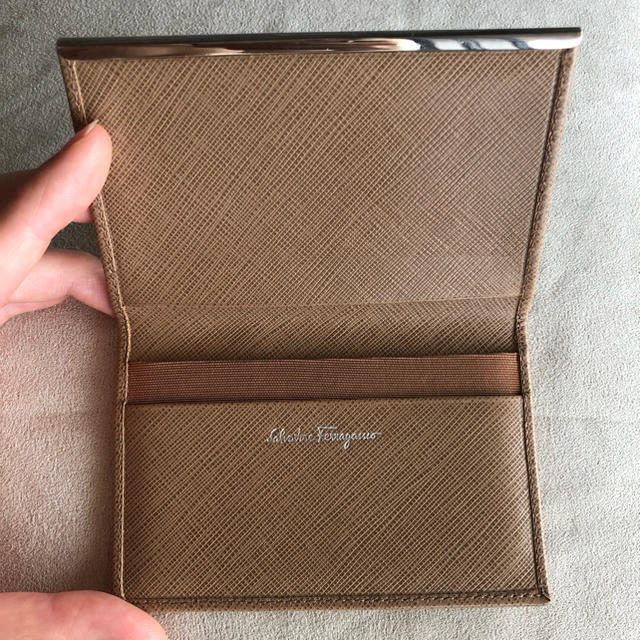 Ferragamo(フェラガモ)のフェラガモ 名刺入れ カードケース レディースのファッション小物(名刺入れ/定期入れ)の商品写真