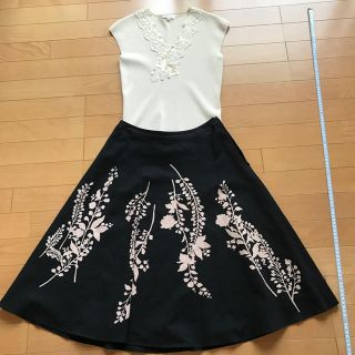 トゥービーシック(TO BE CHIC)のスカート(ひざ丈スカート)