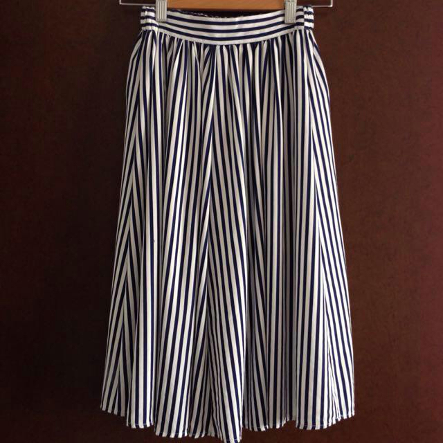WEGO(ウィゴー)のネイビーストライプスカート レディースのスカート(ひざ丈スカート)の商品写真