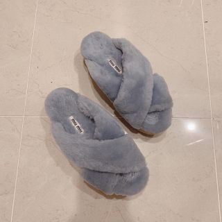 最終お値下げ☆MIUMIU ファー サンダル-